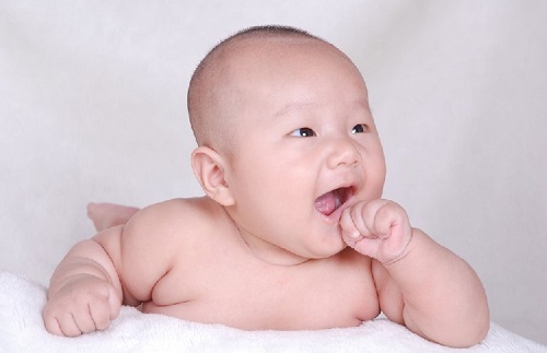 输卵管堵塞有积水还能做试管婴儿吗？怎么做？